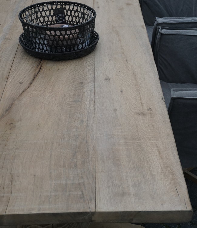 Rene Houtman Eetkamertafel Juliet Oud Eikenhout Bolpoot