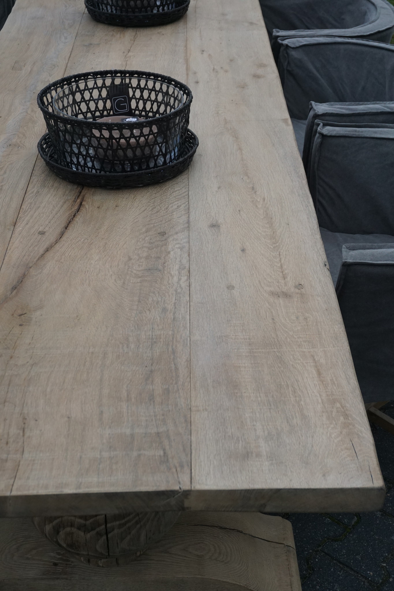 Rene Houtman Eetkamertafel Juliet Oud Eikenhout Bolpoot