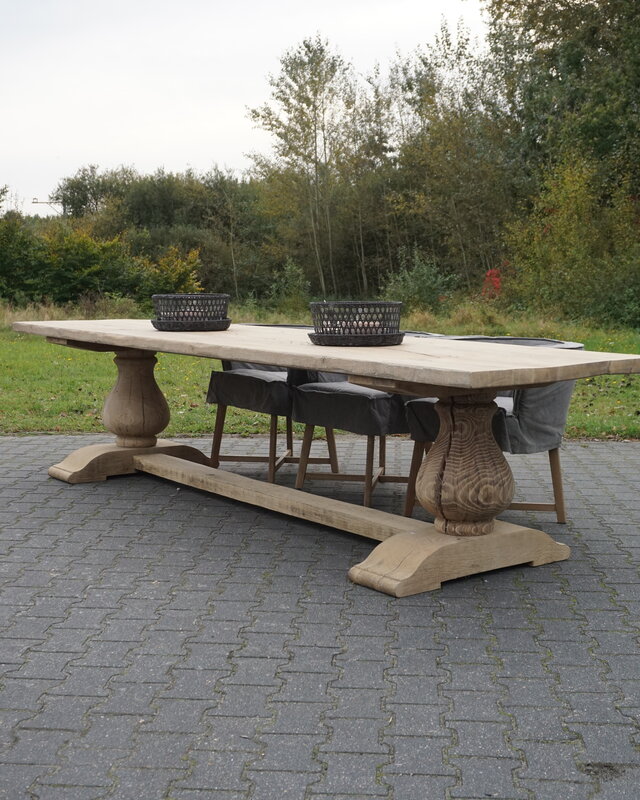 Rene Houtman Eetkamertafel Juliet Oud Eikenhout Bolpoot