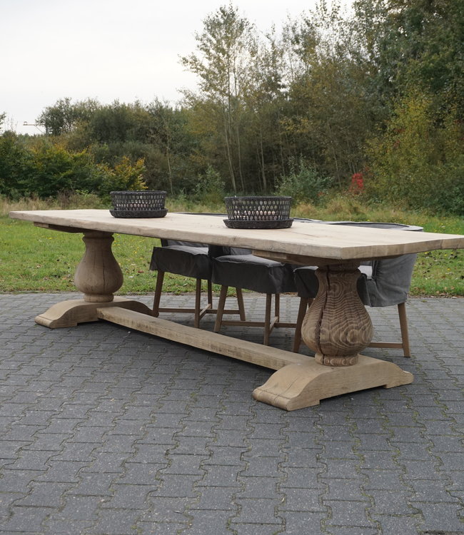 Rene Houtman Eetkamertafel Juliet Oud Eikenhout Bolpoot