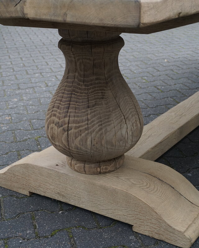 Rene Houtman Eetkamertafel Juliet Oud Eikenhout Bolpoot