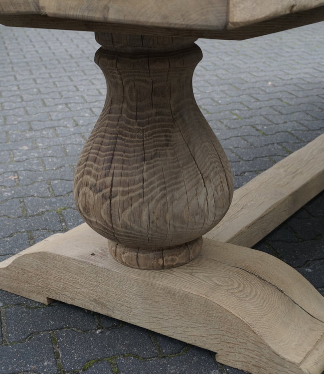 Rene Houtman Eetkamertafel Juliet Oud Eikenhout Bolpoot