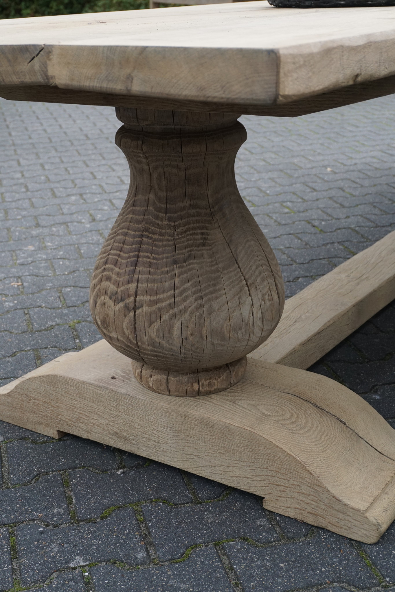 Rene Houtman Eetkamertafel Juliet Oud Eikenhout Bolpoot