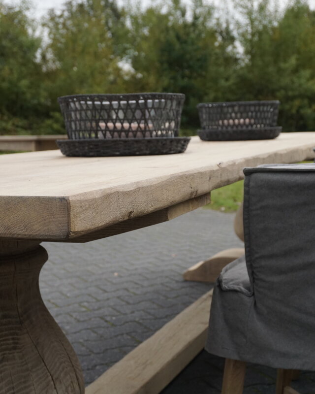 Rene Houtman Eetkamertafel Juliet Oud Eikenhout Bolpoot