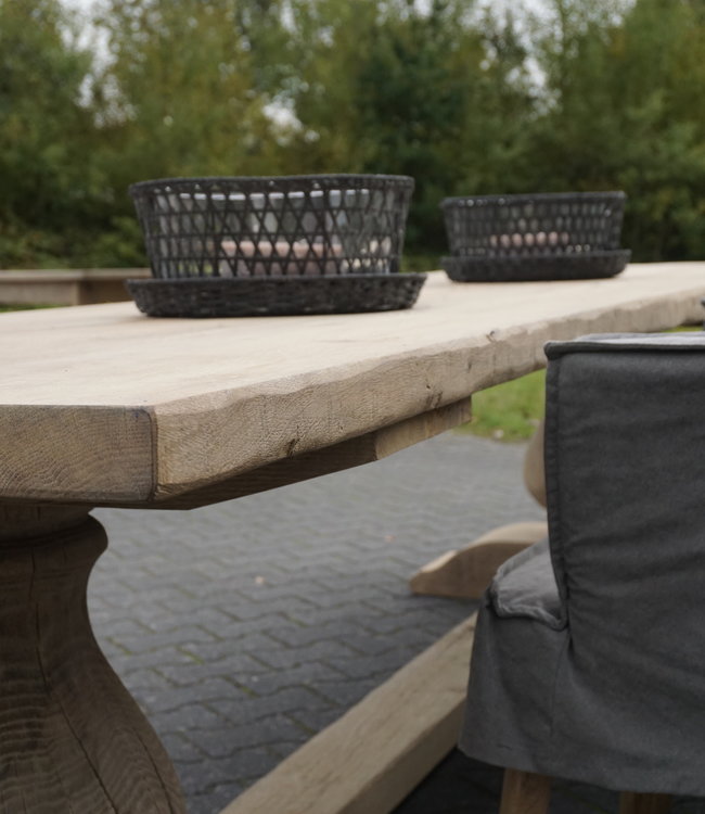 Rene Houtman Eetkamertafel Juliet Oud Eikenhout Bolpoot