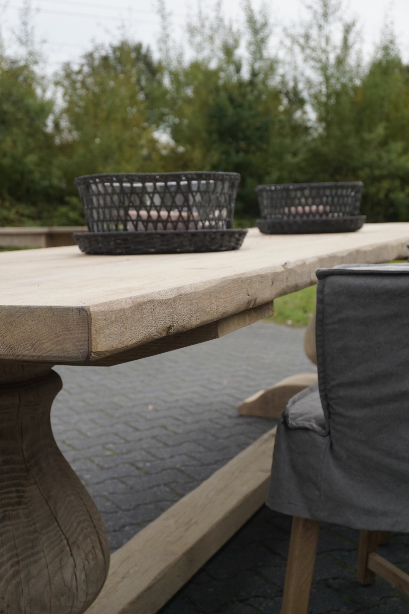 Rene Houtman Eetkamertafel Juliet Oud Eikenhout Bolpoot