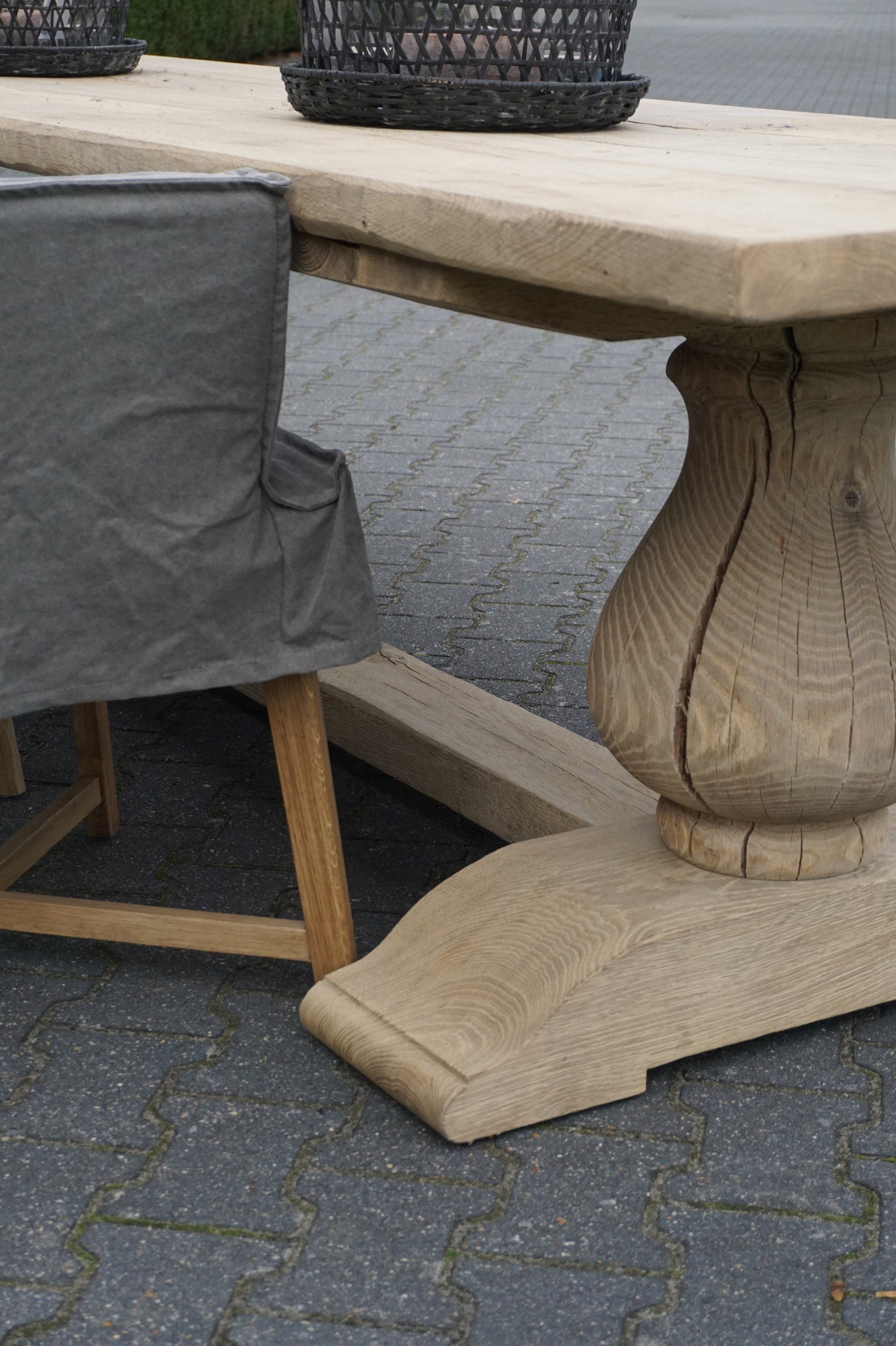 Rene Houtman Eetkamertafel Juliet Oud Eikenhout Bolpoot