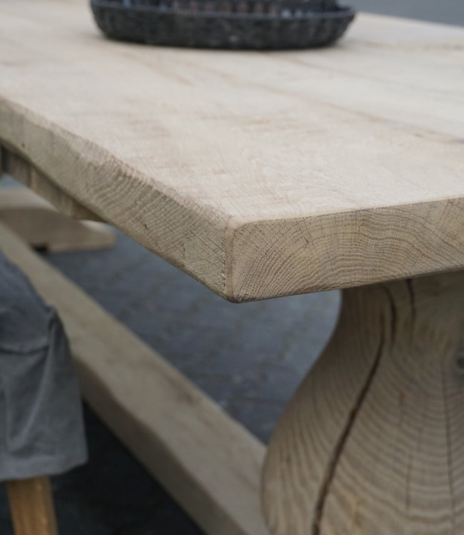 Rene Houtman Eetkamertafel Juliet Oud Eikenhout Bolpoot