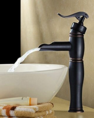 Rene Houtman Donkere Watervalkraan - H32 cm