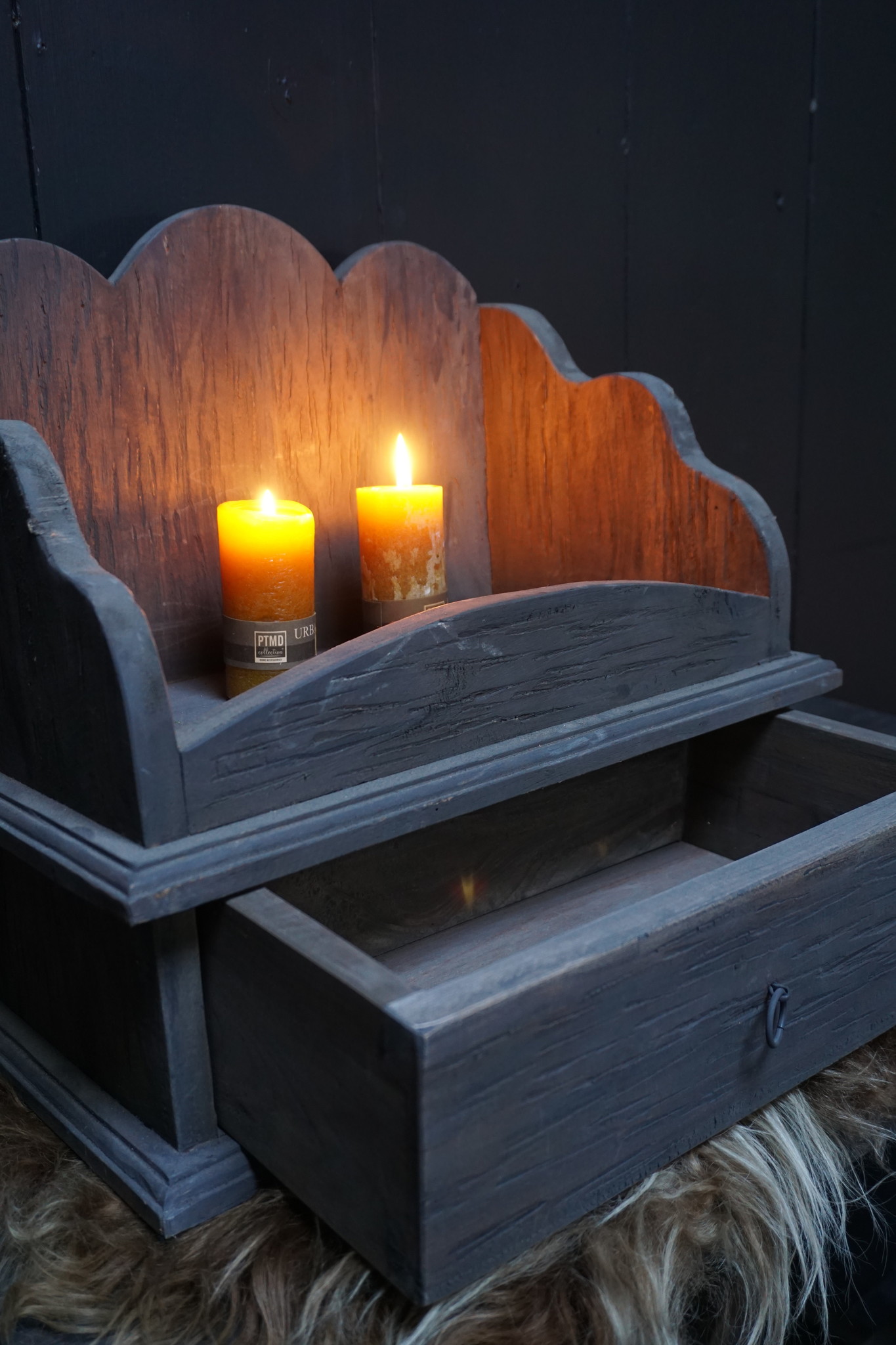 Rene Houtman Gruttersbak Hout Met Kartelrand En Lade 42 cm