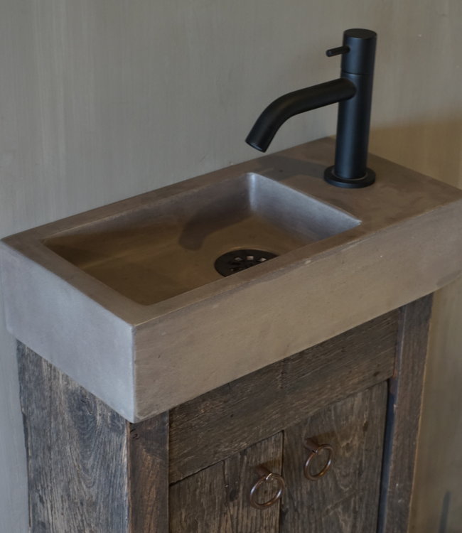 Rene Houtman Oud eikenhouten landelijk toiletmeubel + fontein dark grey