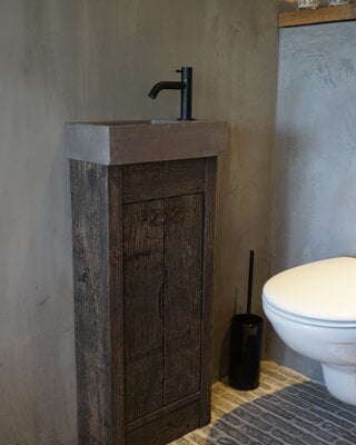 Rene Houtman Oud eikenhouten landelijk toiletmeubel