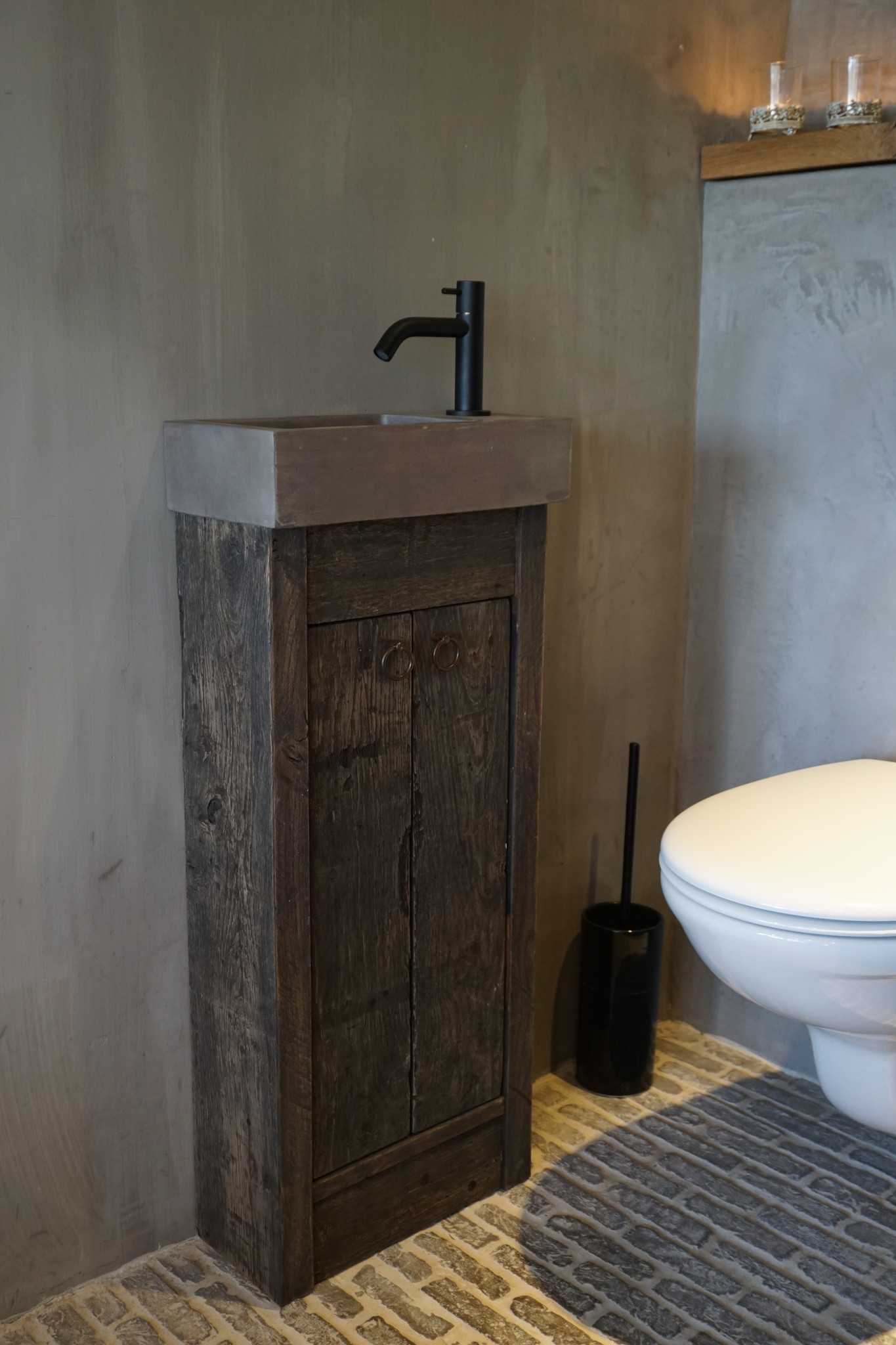 Laatste Baffle Detective Robuust oud houten toiletmeubel + fontein 90 x 38 cm | Rene Houtman | -  Rene Houtman