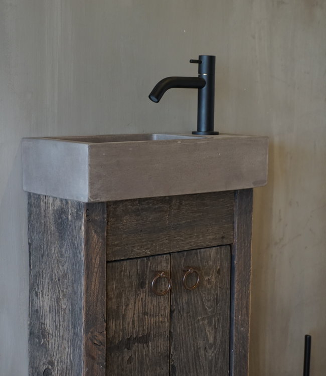 Rene Houtman Oud eikenhouten landelijk toiletmeubel + fontein dark grey