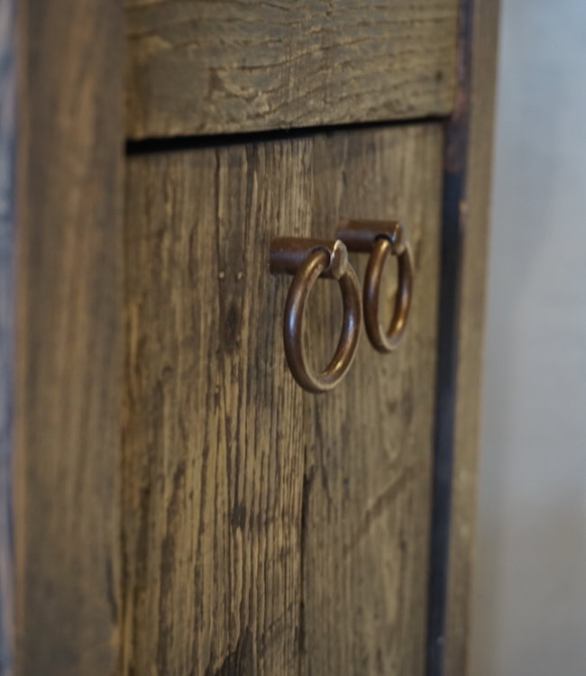 Rene Houtman Oud eikenhouten landelijk toiletmeubel + fontein dark grey