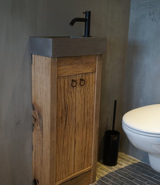 Rene Houtman Oud eikenhouten landelijk toiletmeubel geschaafd + fontein dark grey