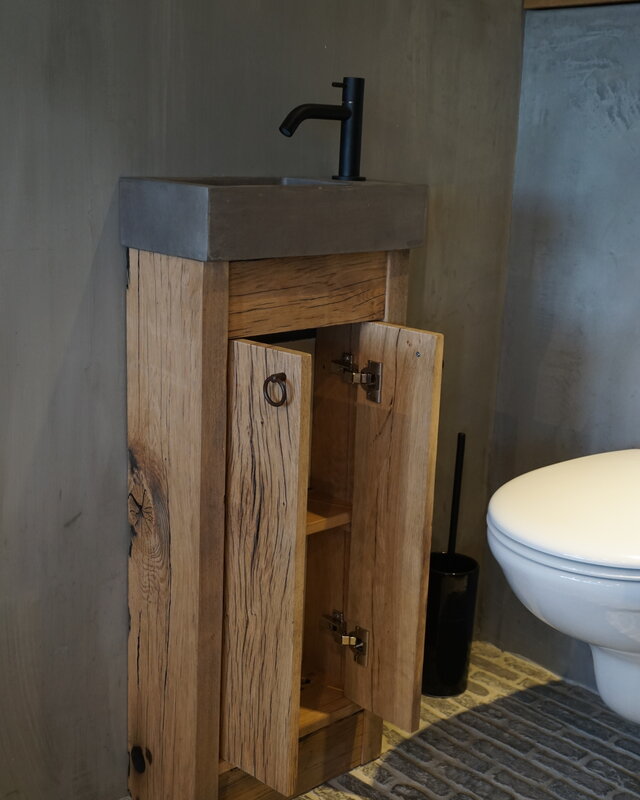 Rene Houtman Oud eikenhouten landelijk toiletmeubel + fontein dark grey