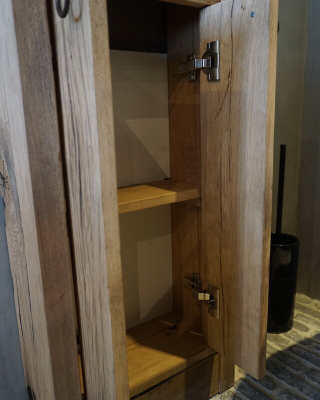 Rene Houtman Oud eikenhouten landelijk toiletmeubel + fontein dark grey