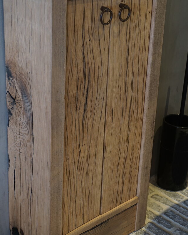Rene Houtman Oud eikenhouten landelijk toiletmeubel + fontein dark grey