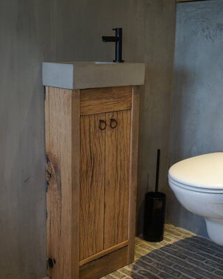 Rene Houtman Oud eikenhouten landelijk toiletmeubel + fontein light grey