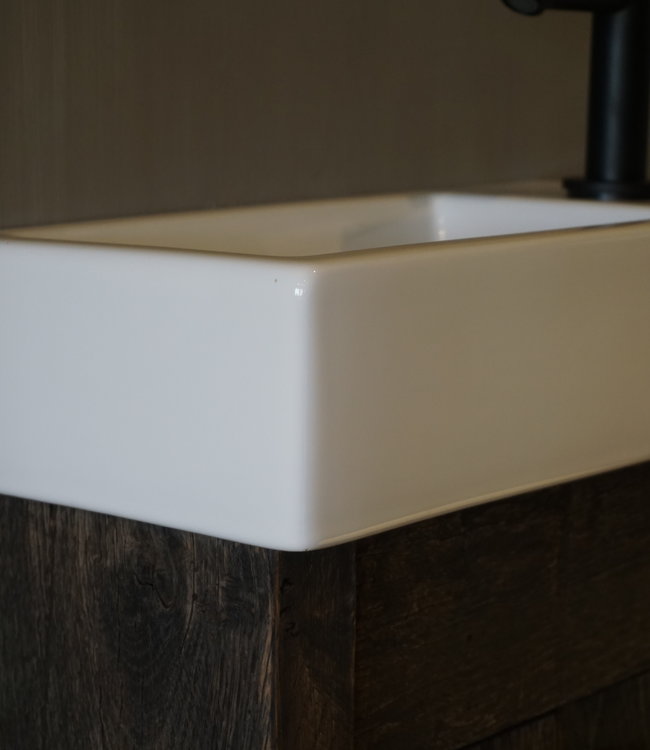 Rene Houtman Oud eikenhouten landelijk toiletmeubel + fontein wit