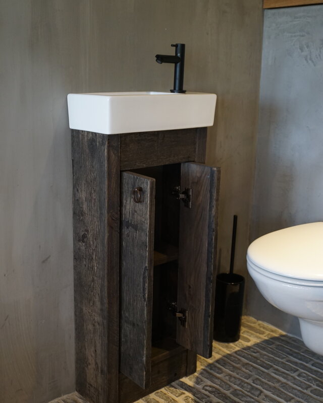 Rene Houtman Oud eikenhouten landelijk toiletmeubel + fontein wit