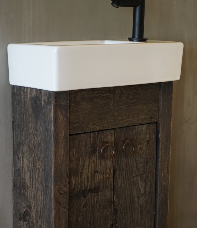 Rene Houtman Oud eikenhouten landelijk toiletmeubel + fontein wit