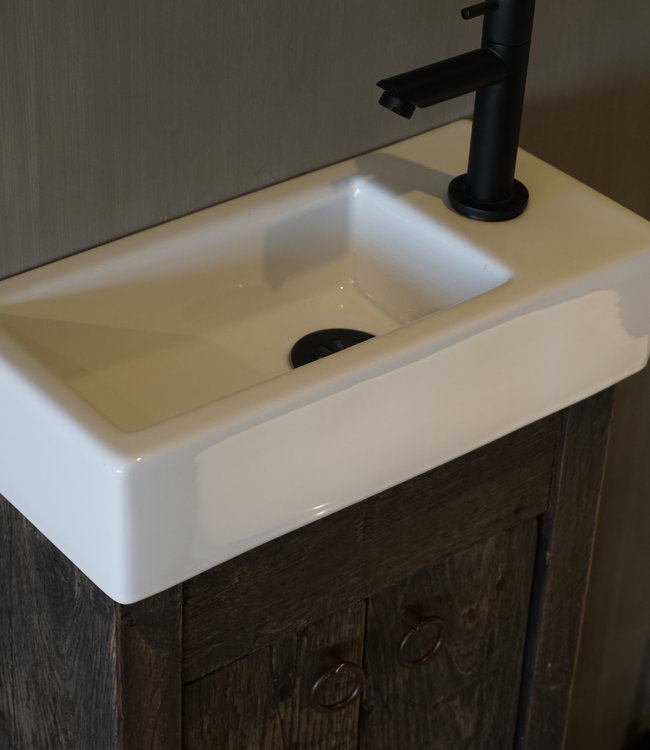 Rene Houtman Oud eikenhouten landelijk toiletmeubel + fontein wit