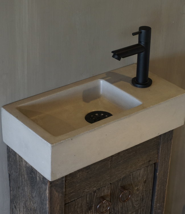 Rene Houtman Oud eikenhouten landelijk toiletmeubel + fontein light grey