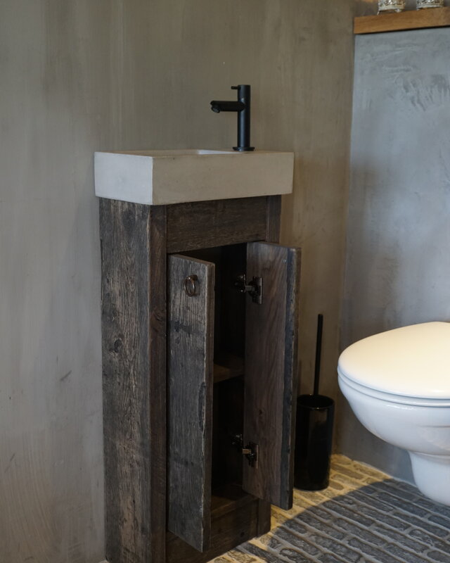 Rene Houtman Oud eikenhouten landelijk toiletmeubel + fontein light grey