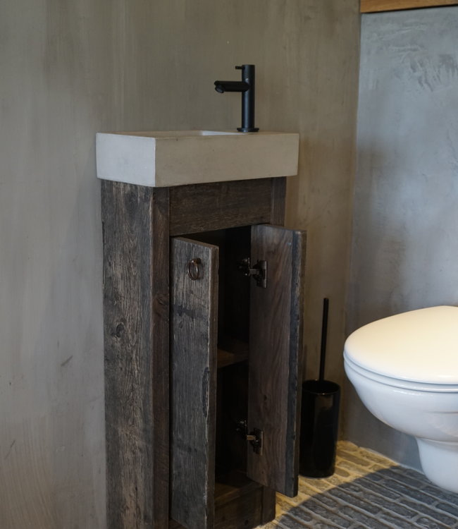 Rene Houtman Oud eikenhouten landelijk toiletmeubel + fontein light grey