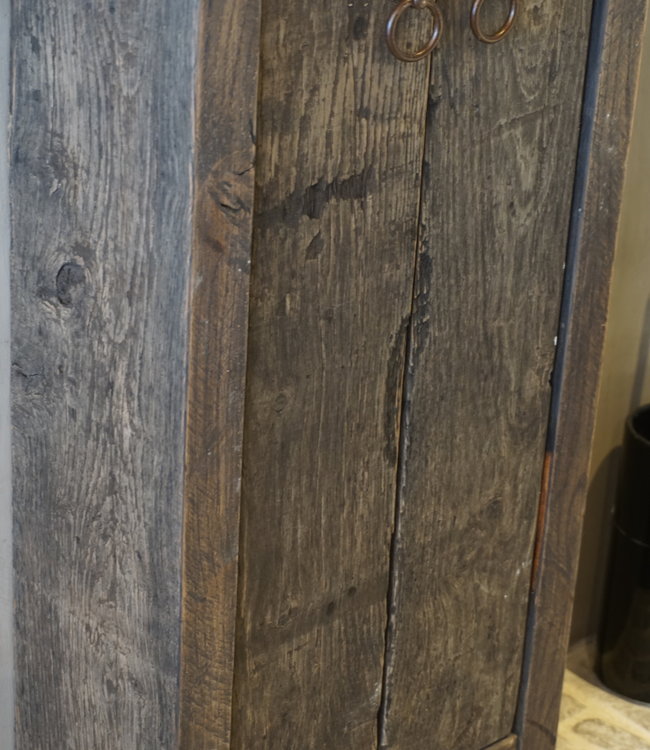 Rene Houtman Oud eikenhouten landelijk toiletmeubel + fontein light grey