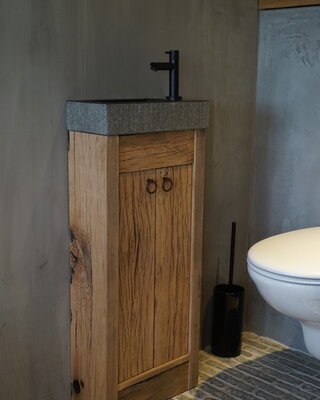 Rene Houtman Oud eikenhouten geschaafd landelijk toiletmeubel
