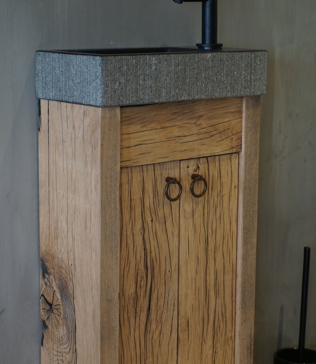 Rene Houtman Oud eikenhouten geschaafd toiletmeubel + gefrijnd natuursteen