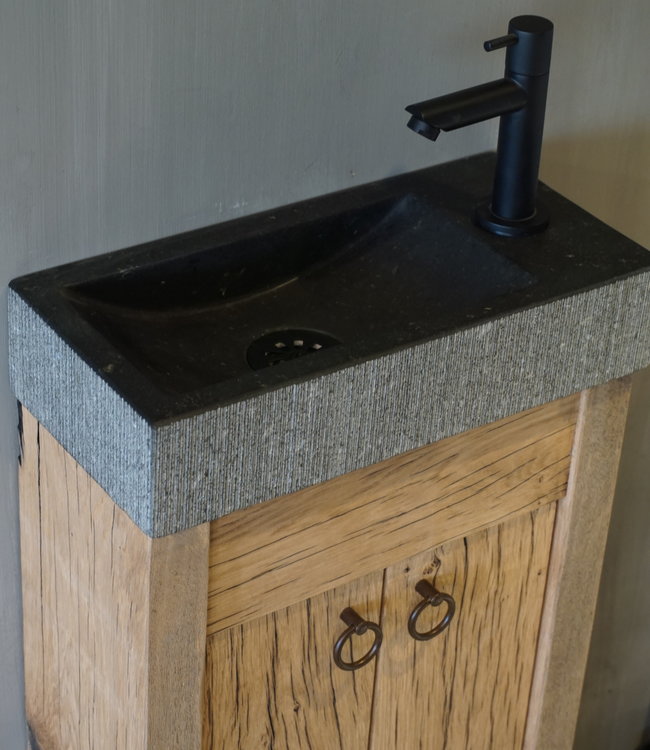 Rene Houtman Oud eikenhouten geschaafd toiletmeubel + gefrijnd natuursteen
