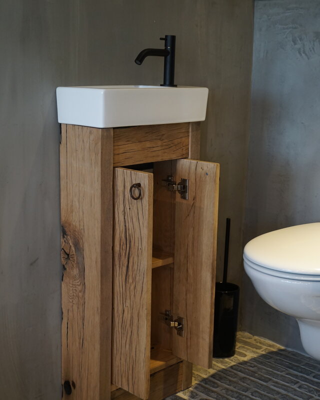 Rene Houtman Oud eikenhouten geschaafd toiletmeubel + fontein keramiek wit