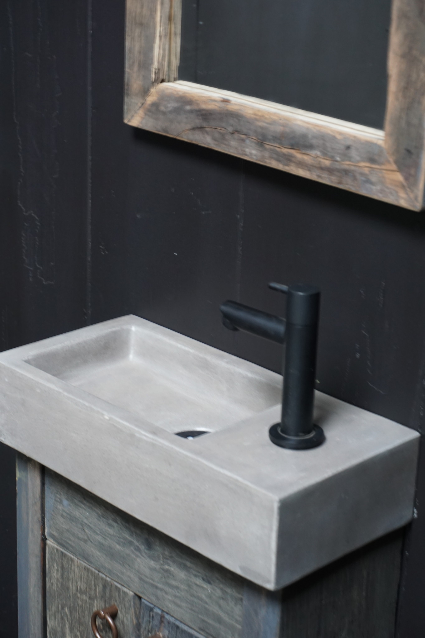 Rene Houtman Toiletmeubel Zwevend Oud Eikenhout + Beton Dark Grey