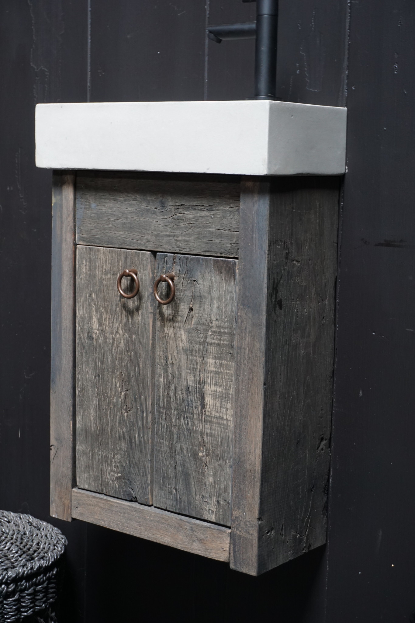 Rene Houtman Toiletmeubel Zwevend Oud Eikenhout + Beton Light Grey