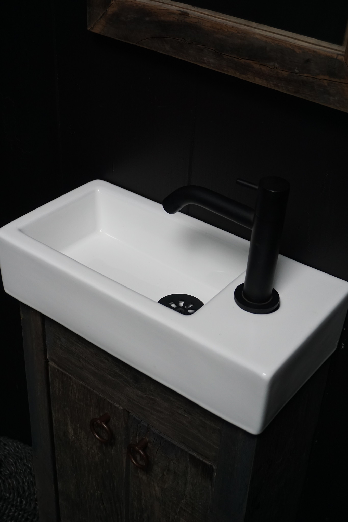 Rene Houtman Toiletmeubel Zwevend Oud Eikenhout +Fontein Keramiek Wit