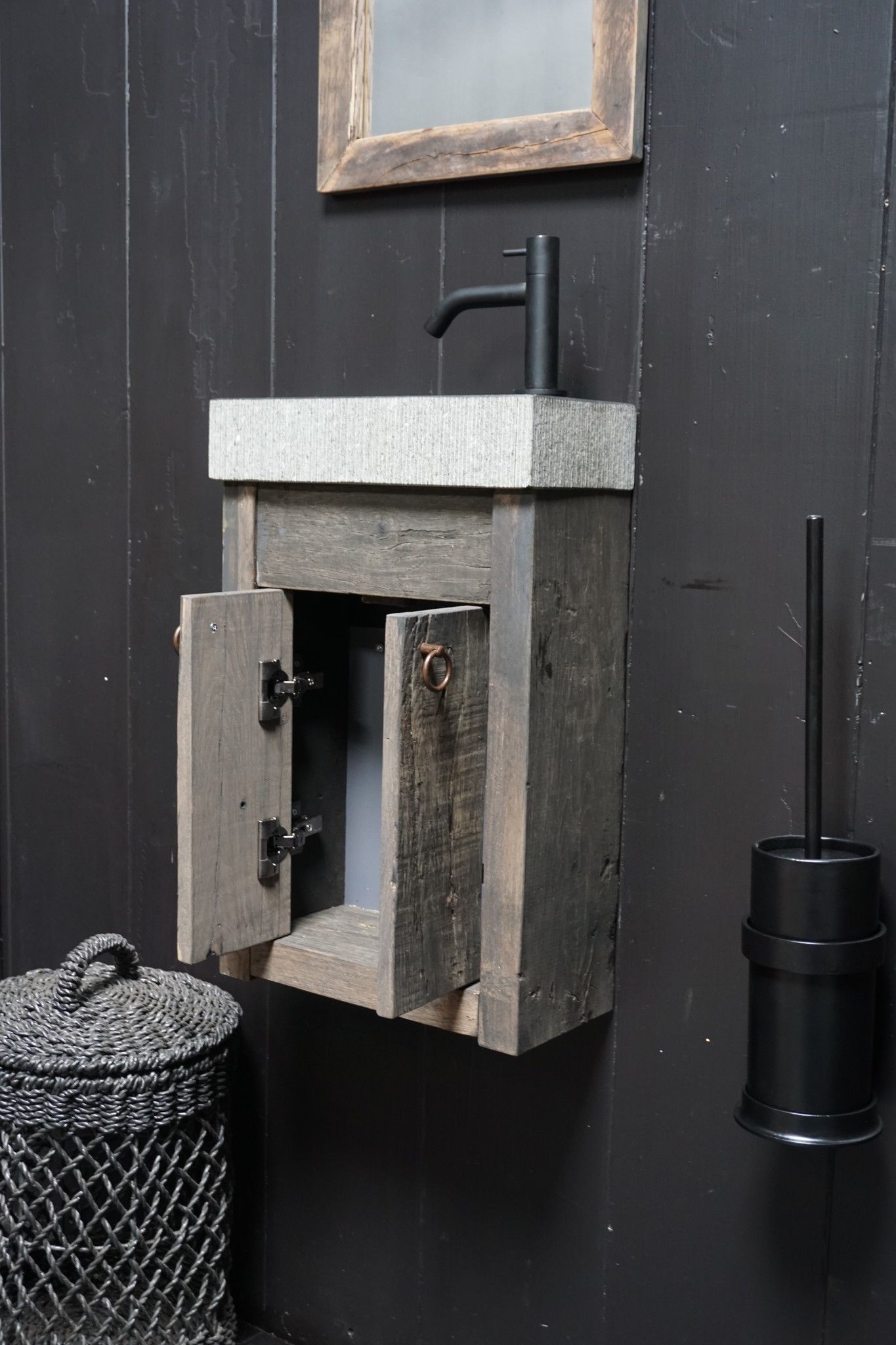 Rene Houtman Toiletmeubel Zwevend Oud Eikenhout + Natuursteen Gefrijnd
