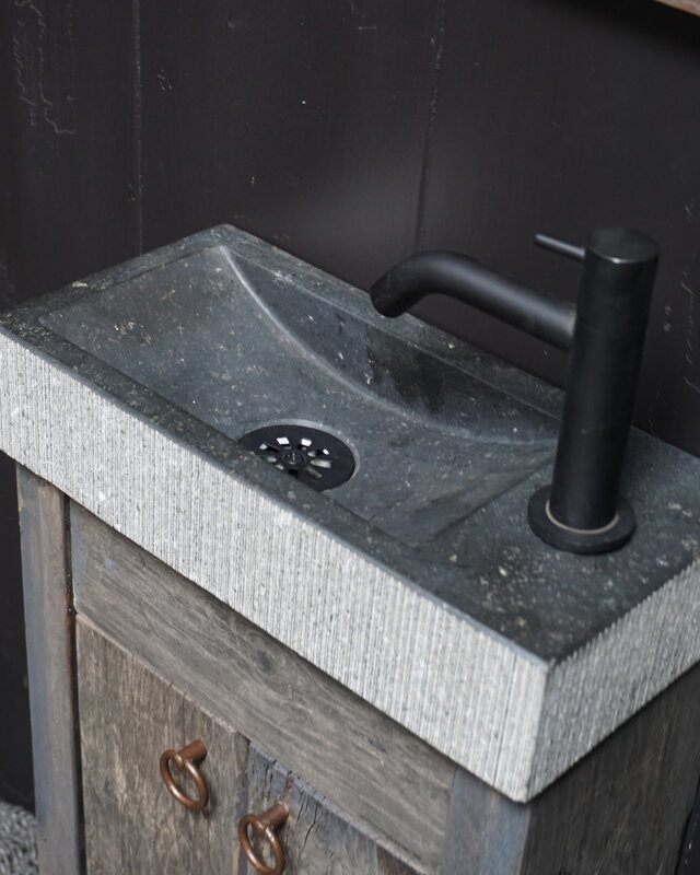 Rene Houtman Toiletmeubel Zwevend Oud Eikenhout + Natuursteen Gefrijnd
