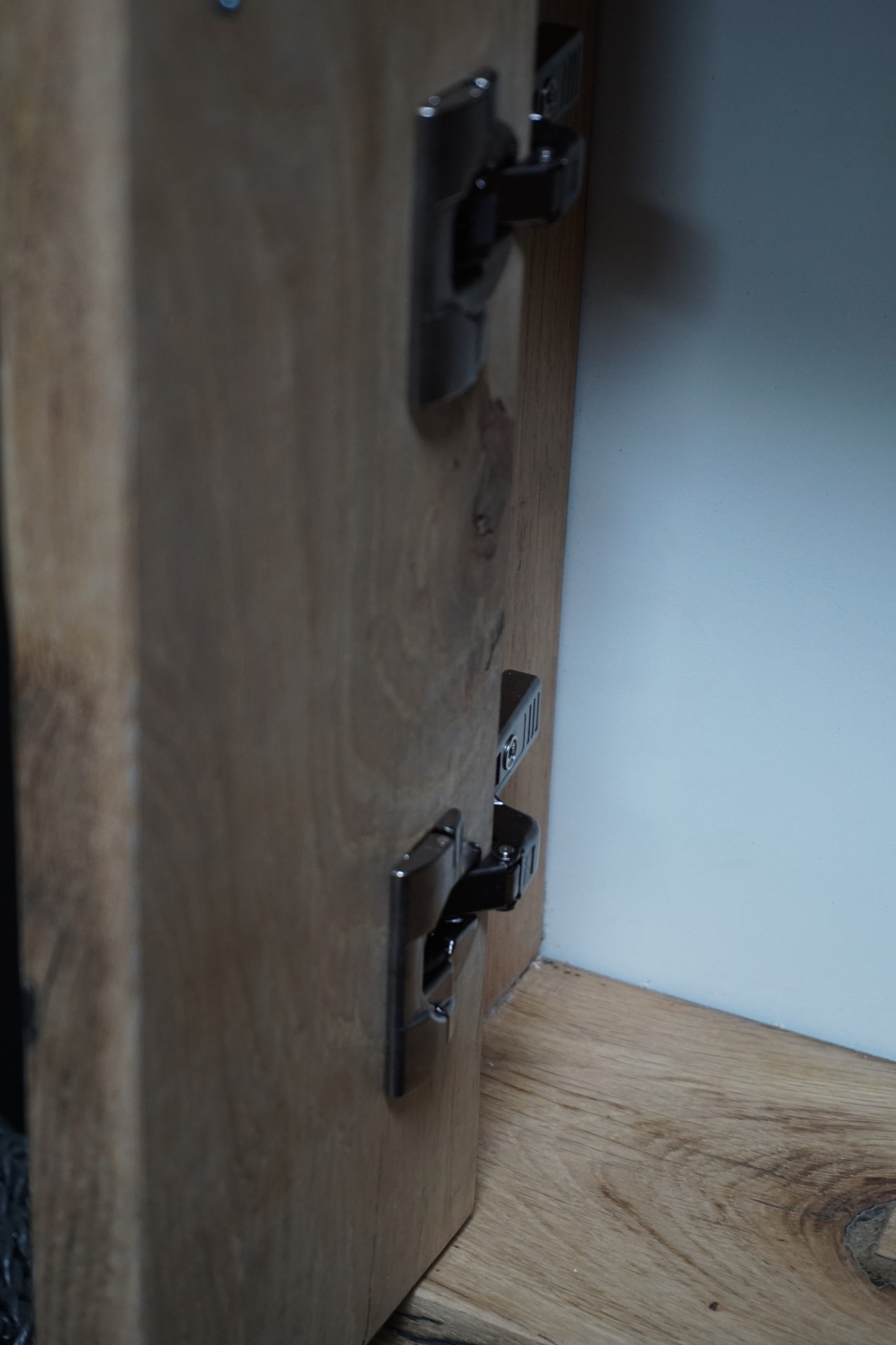 Rene Houtman Toiletmeubel Geschaafd Zwevend Oud Eikenhout - Dark Grey