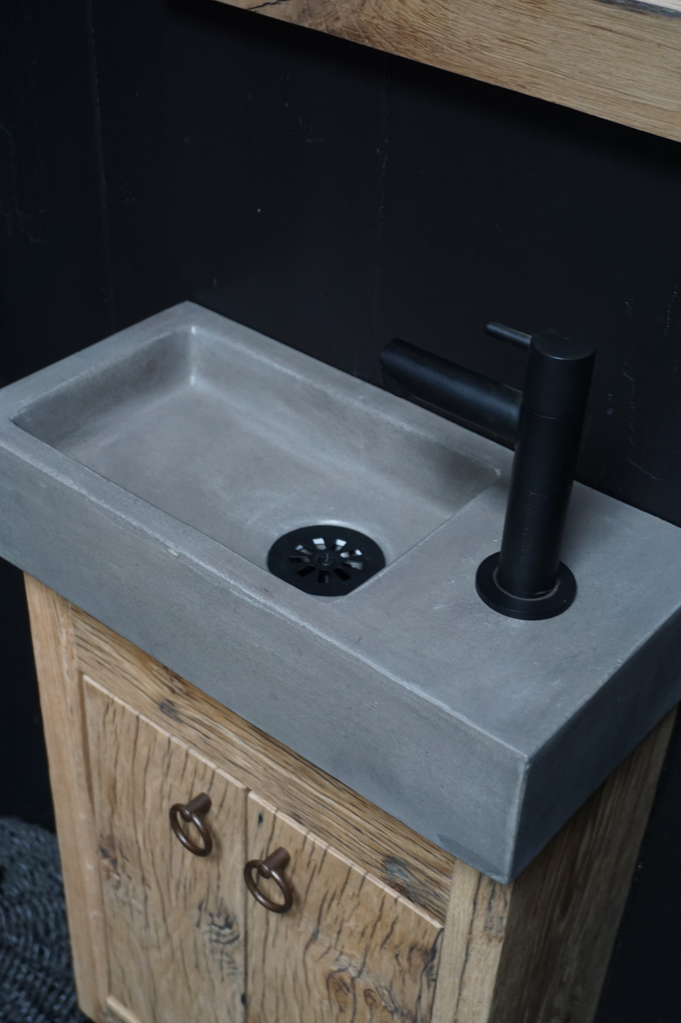 Rene Houtman Toiletmeubel Geschaafd Zwevend Oud Eikenhout - Dark Grey