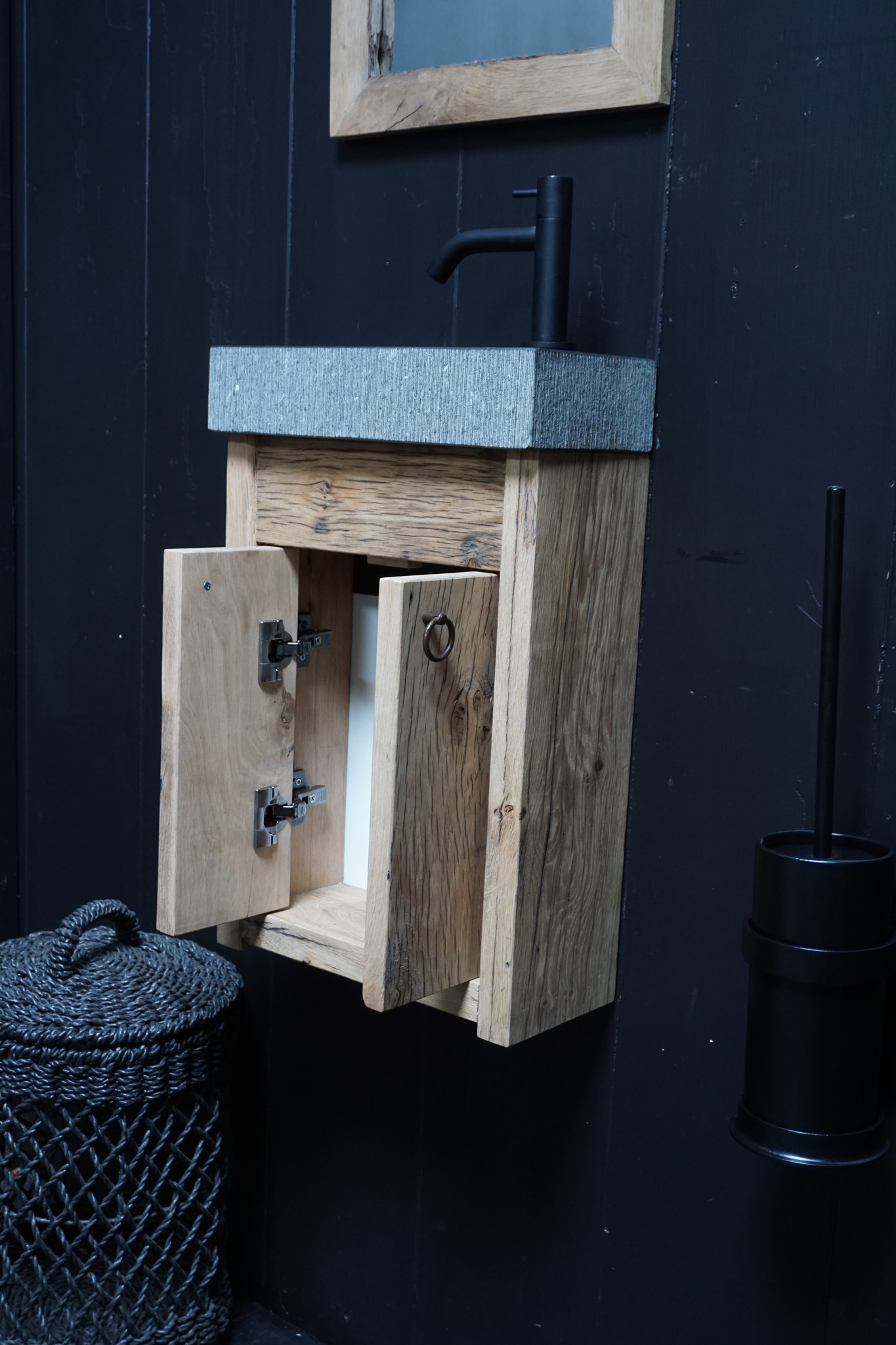 Rene Houtman Toiletmeubel Geschaafd Zwevend Oud Eikenhout - Natuursteen Gefrijnd