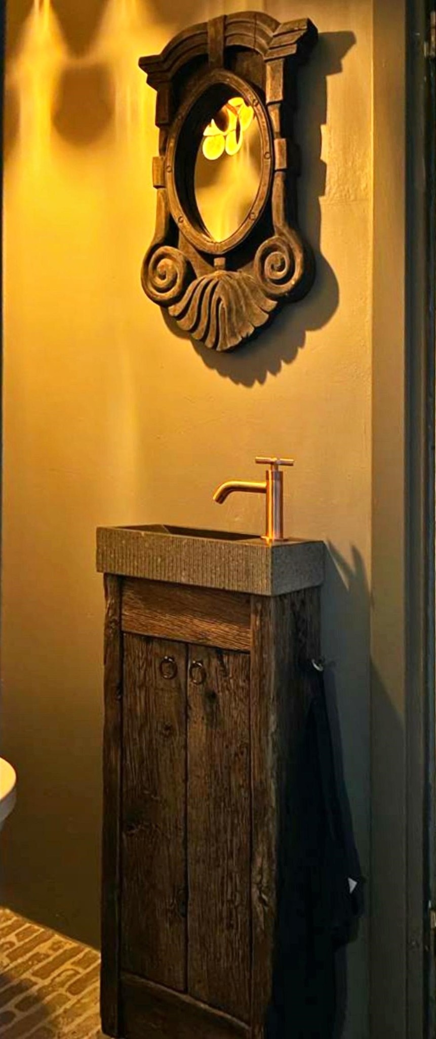Rene Houtman Landelijk Oud Eikenhouten Geborsteld Toiletmeubel + Fontein D.grey