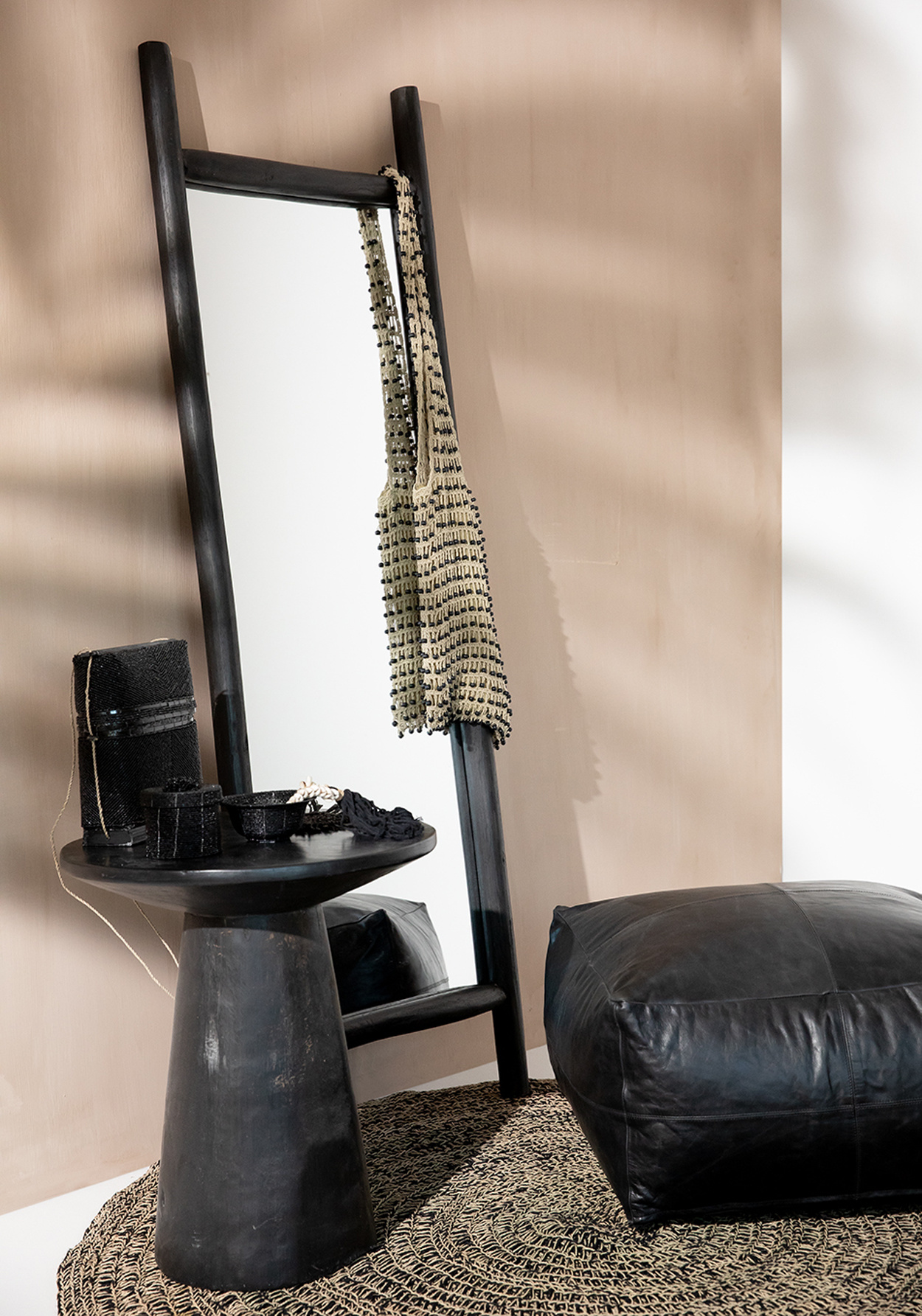 Bazar Bizar The Collectors Pouffe - Zwart - H30 cm