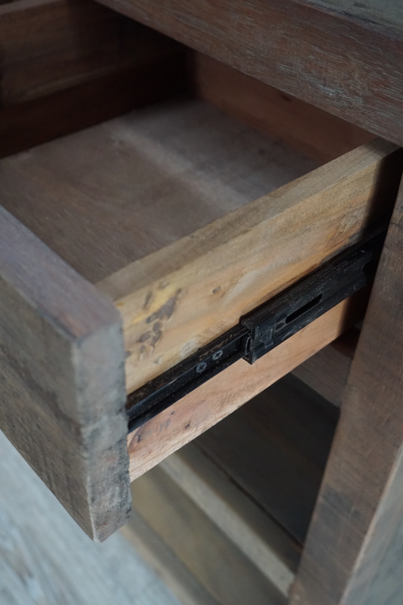 Rene Houtman Sidetable Oud Teak 3-lades L120 x D41 x H90 cm