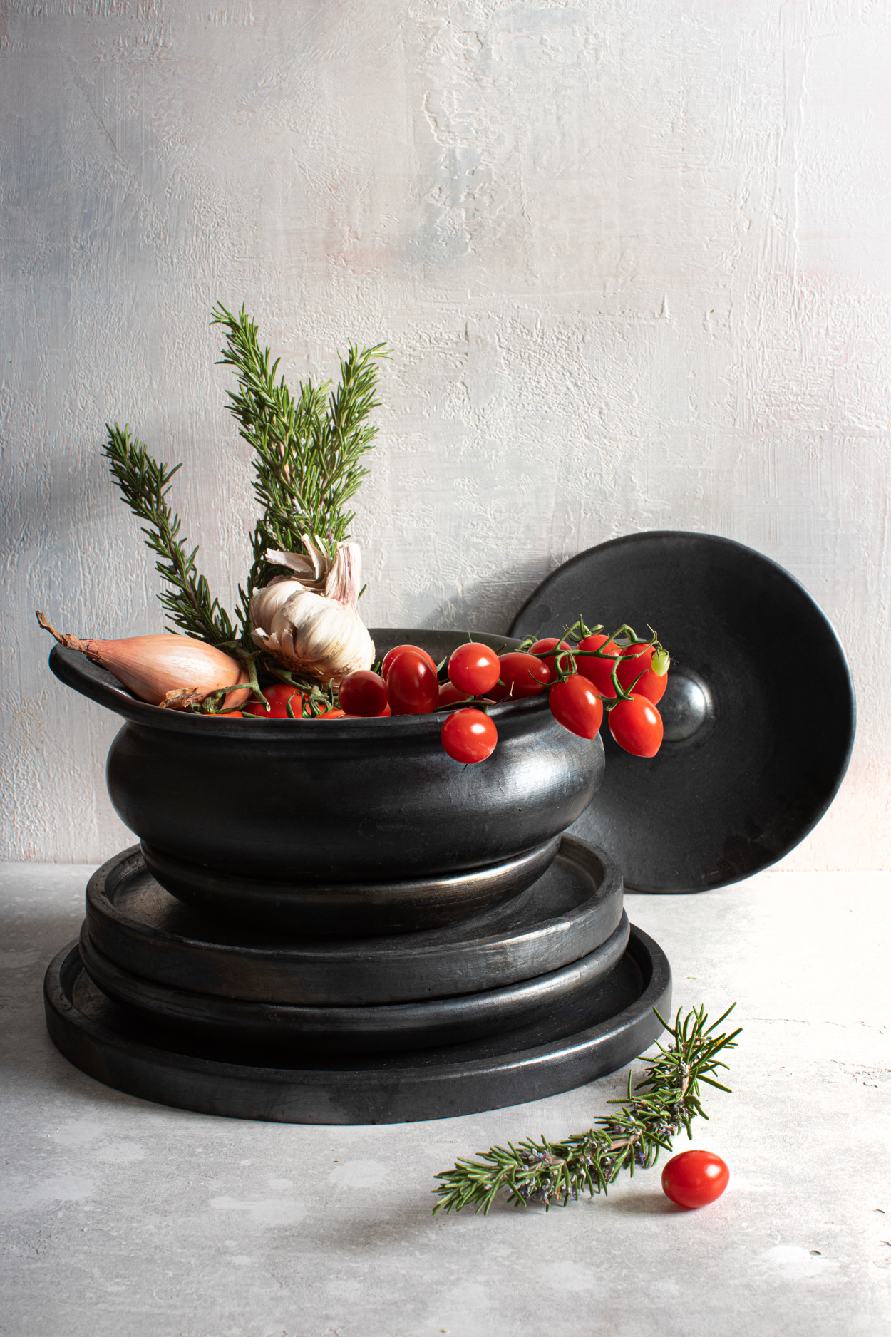 Bazar Bizar The Burned Pot - Zwart - L26 x B21 x H10 cm
