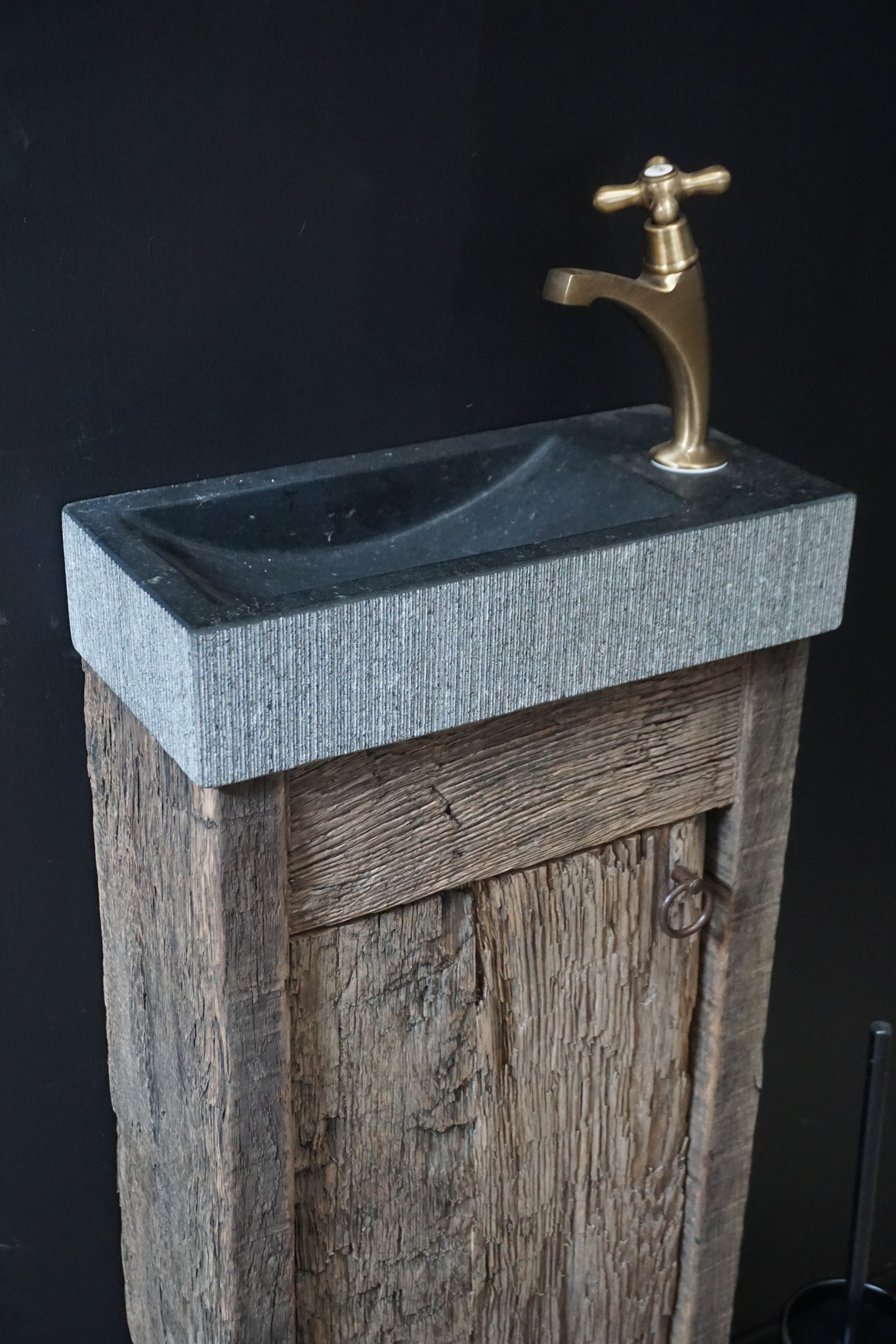 Rene Houtman Oud Eikenhouten Geborsteld Toiletmeubel 1 deur + Gefrijnde Fontein
