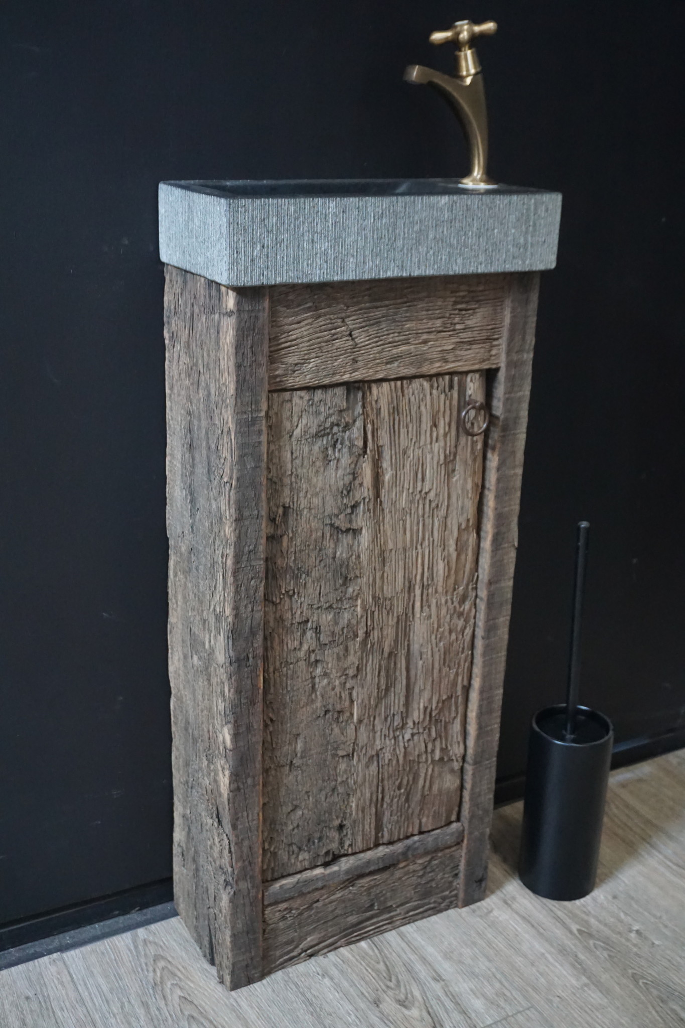 Rene Houtman Oud Eikenhouten Geborsteld Toiletmeubel 1 deur + Gefrijnde Fontein